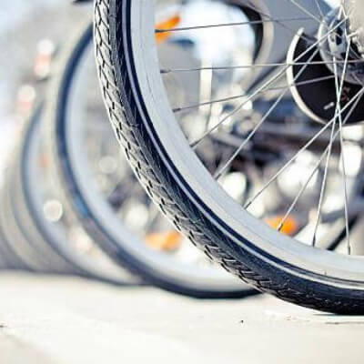 Estacionamiento de bicicletas y scooters